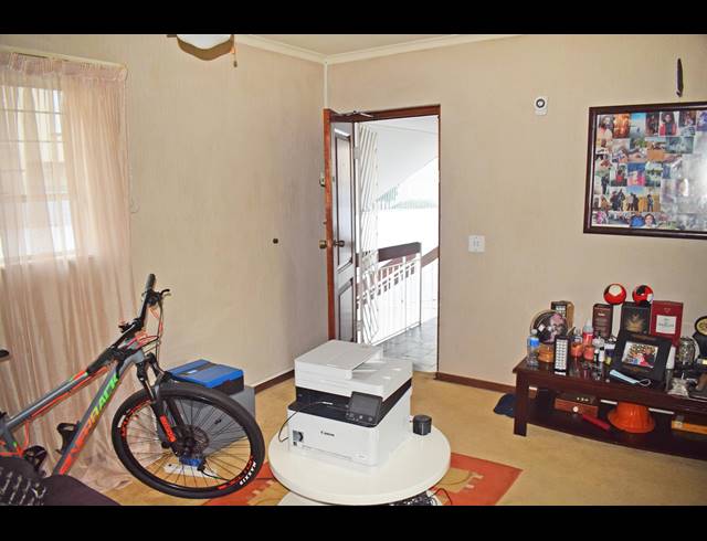 2 BEDROOM TOWNHOUSE FOR SALE IN KEW